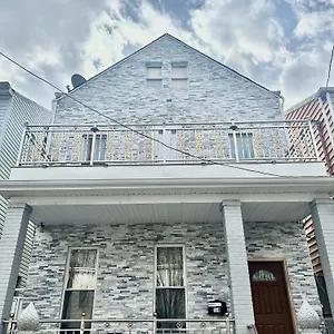  Guest house 3 Bedrooms In 2nd Floor Modern Brooklyn Home, Close To J Train
